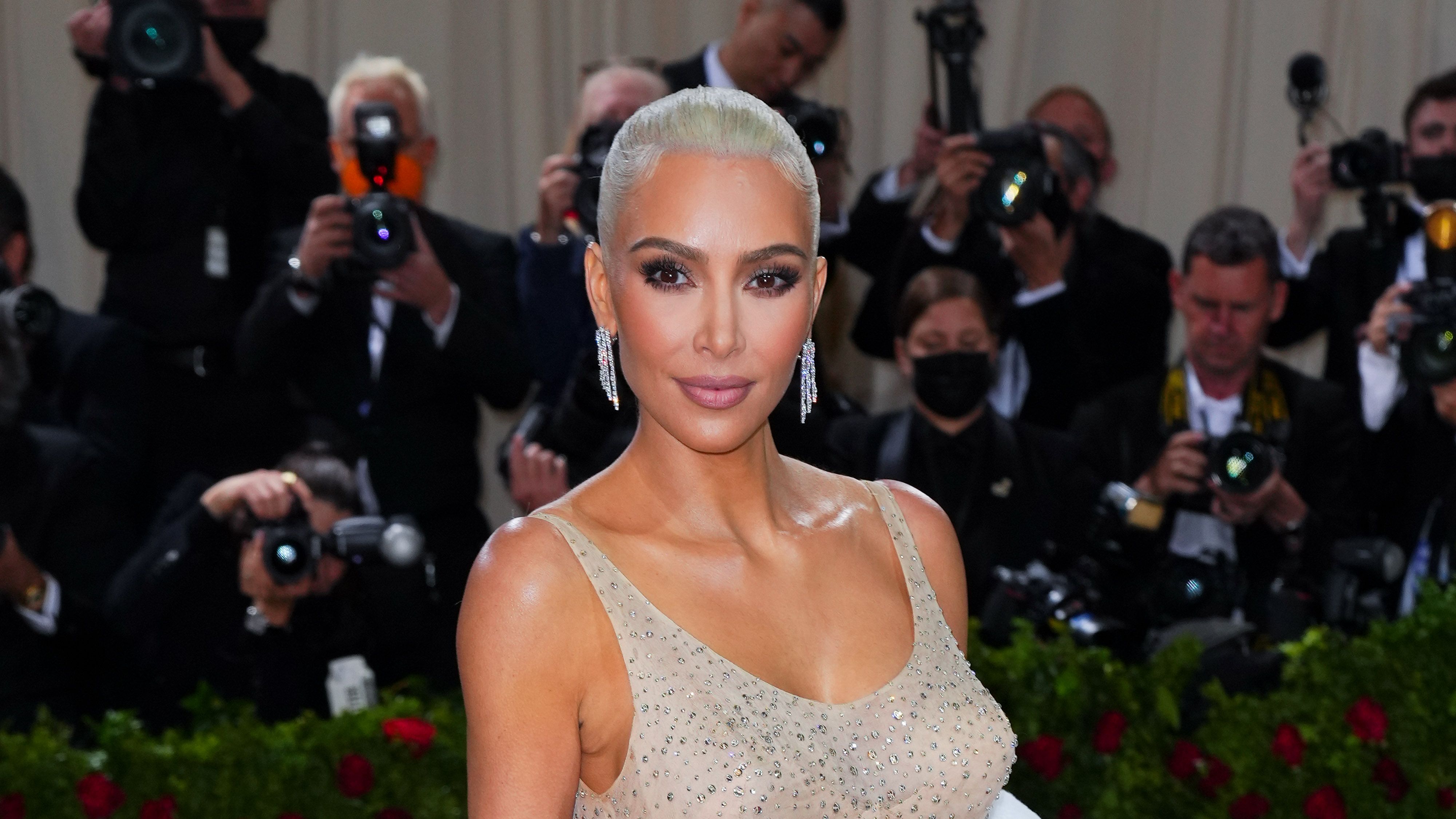 Here's Why Kim Kardashian's Met Gala Diet Isn't Safe, Per Experts