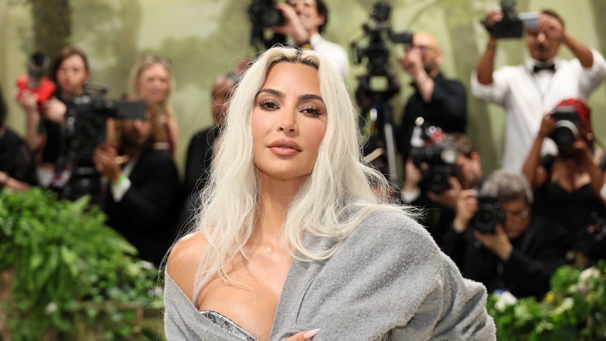 Is Kim Kardashian's Tiny Waist At The Met Gala Safe? Docs Explain