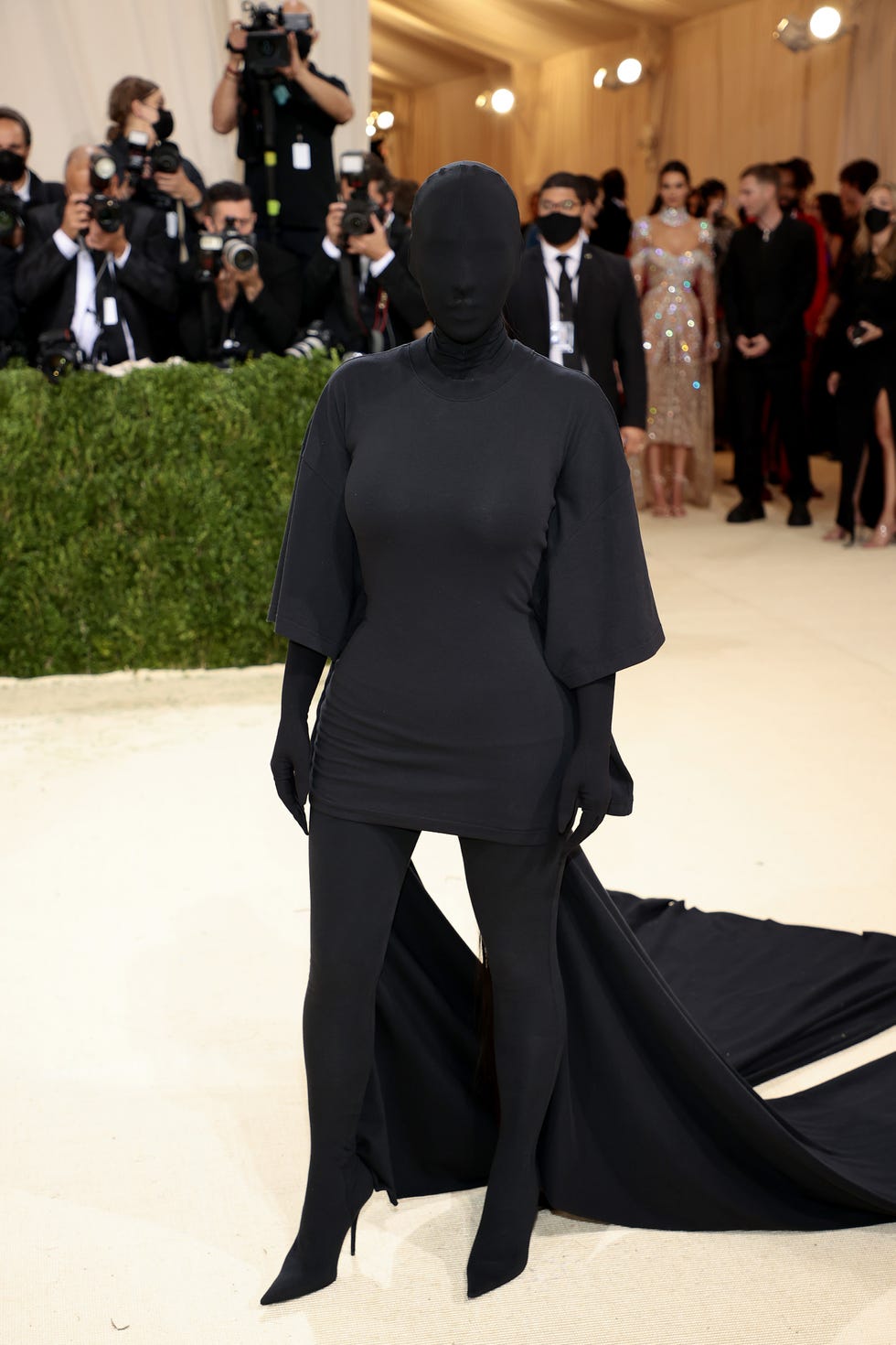 kim kardashian de balenciaga en la gala met