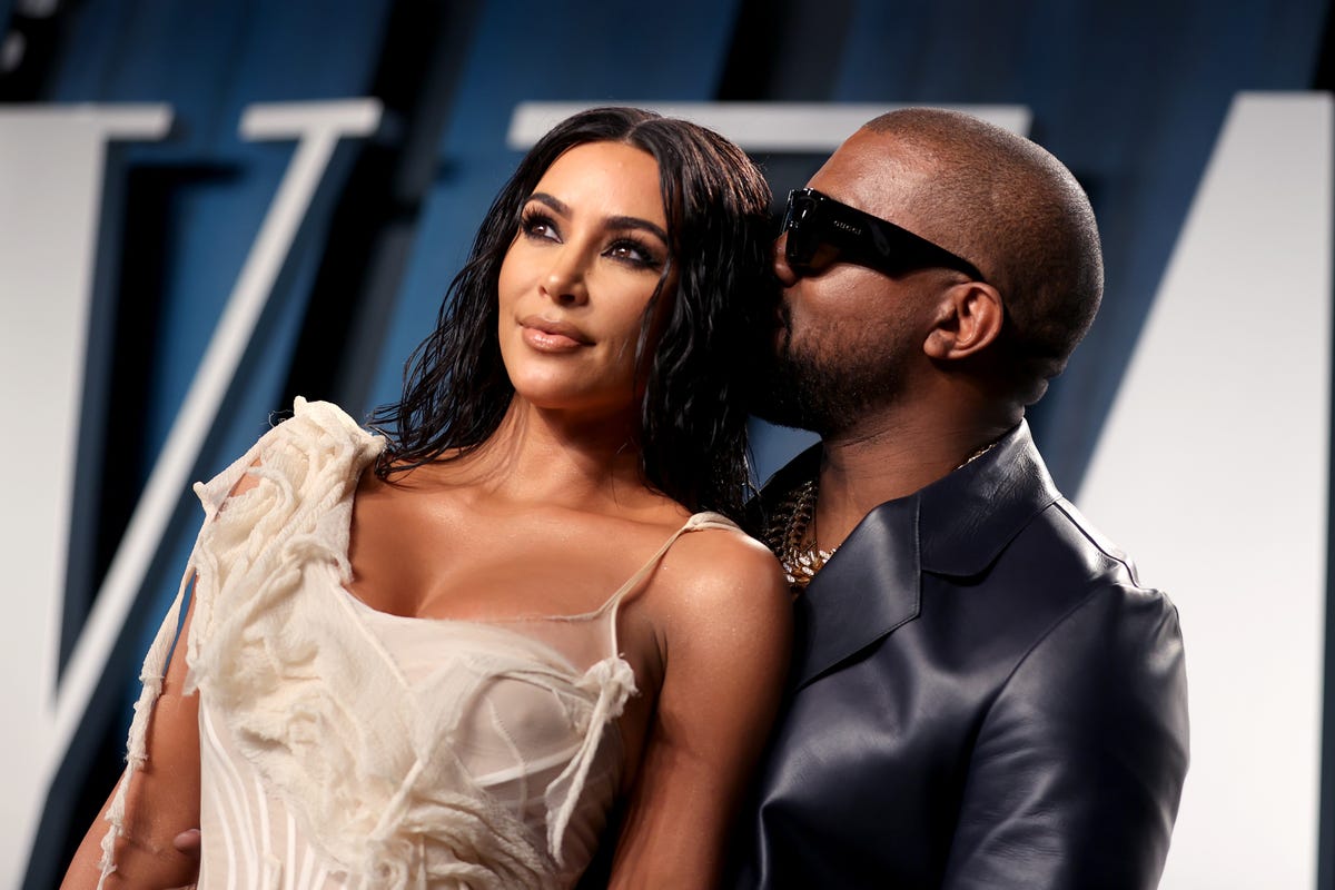 Kim Kardashian richiede il divorzio dopo che Kanye West dice di amarla