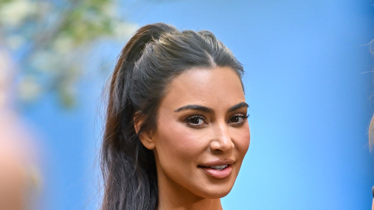 Kim Kardashian uses TikTok technique to apply her Barbie blush