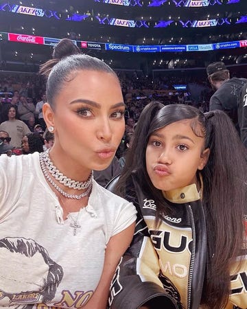 kim kardashian y north west prueban el filtro viral que te envejece