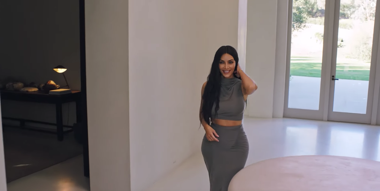 Video Tour of Kim Kardashian's Calabasas Home - Kim K House Tour