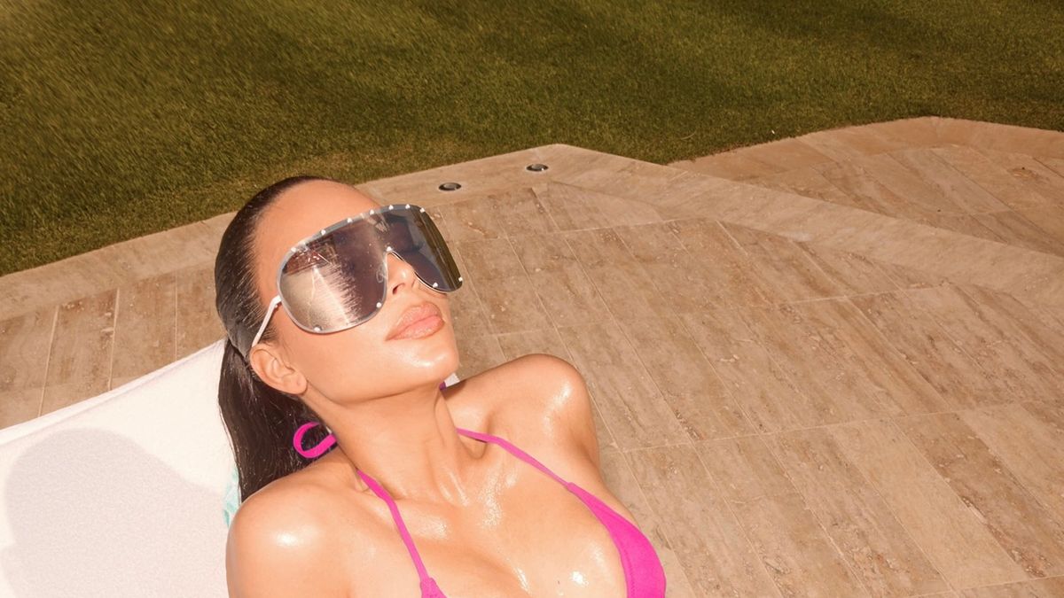 Kim Kardashian wears THE hottest hot pink bikini