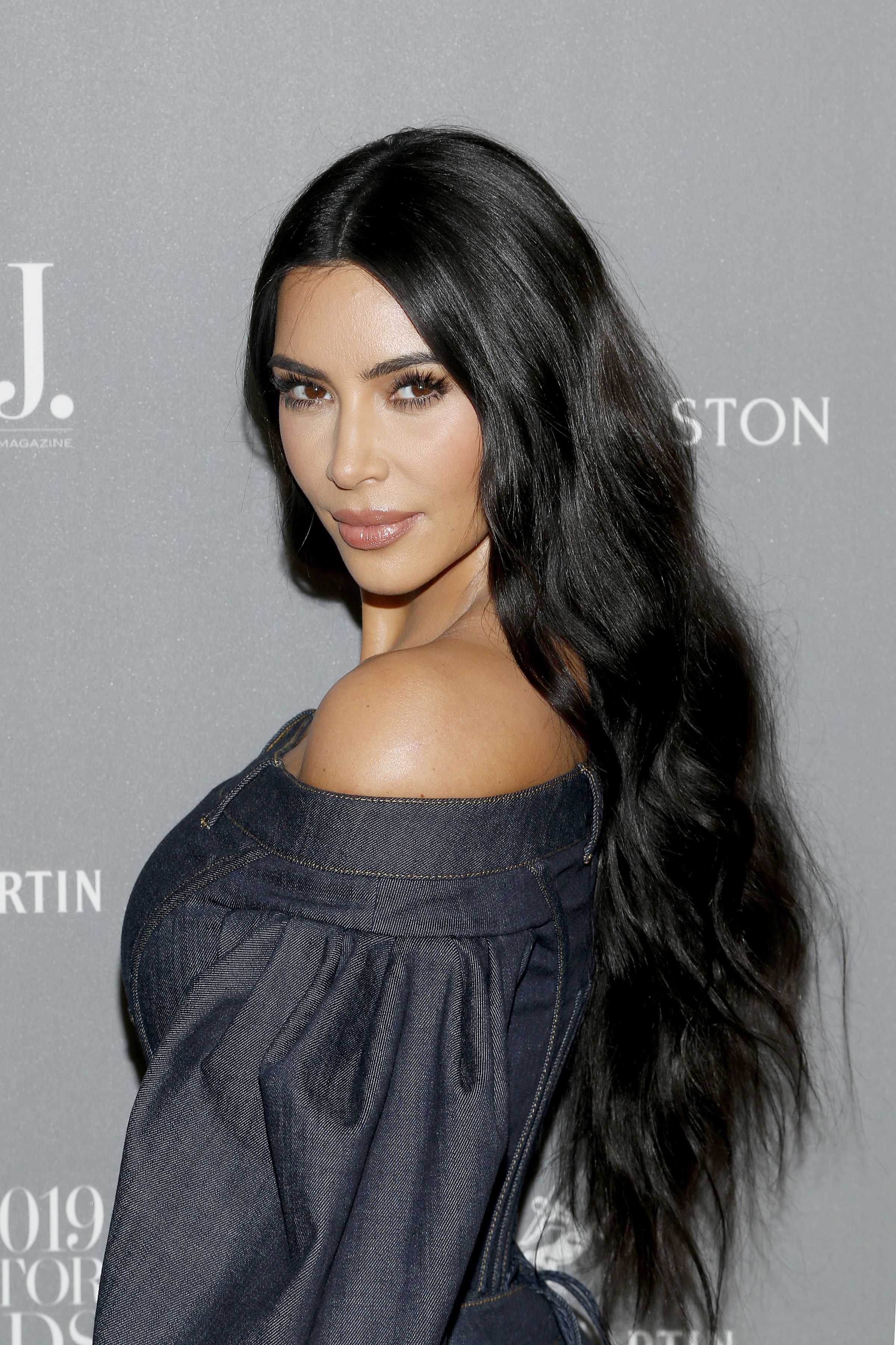 Kim Kardashian has dyed her hair red and looks like Geri Halliwell