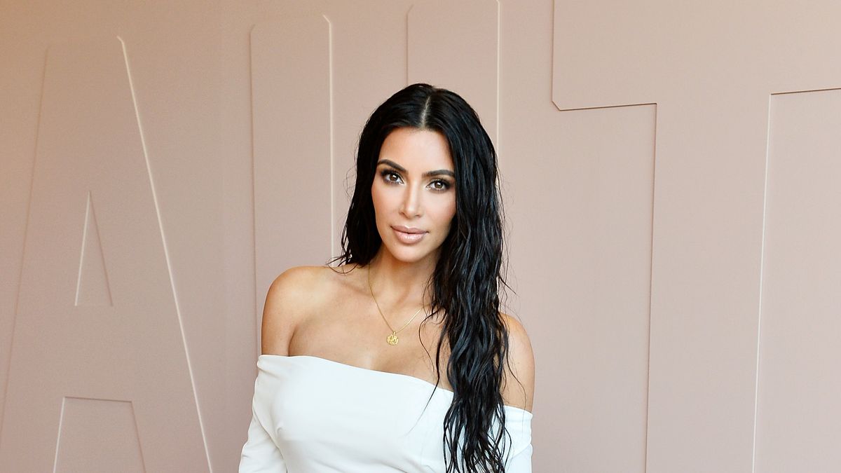 Is Kim Kardashian West's method of using body makeup on psoriasis safe?