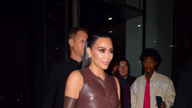 preview for Kim Kardashian & Pete Davidson OFFICIALLY DATING After Being SPOTTED Holding Hands!