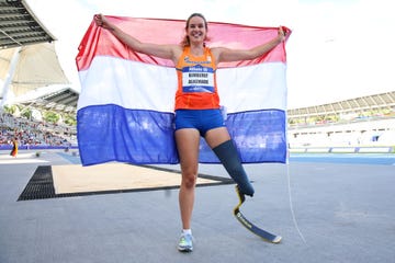 kimberly alkemade met nederlandse vlag