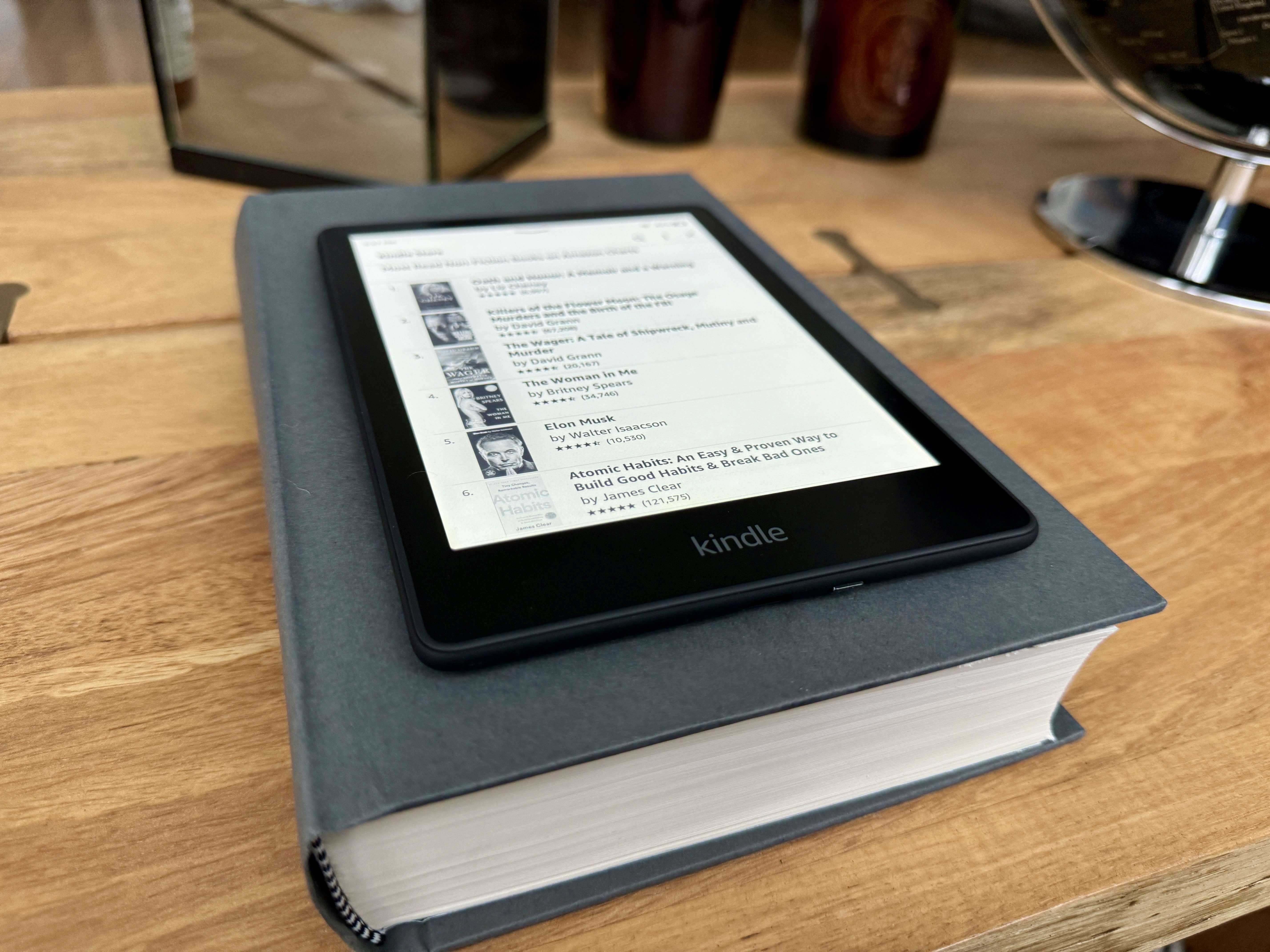 What's the Difference Between the Kindle and Kindle Paperwhite