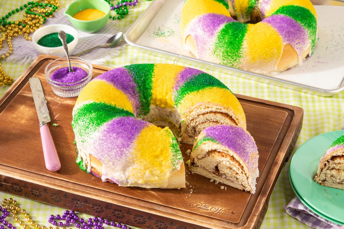 Homemade King Cake Recipe How To Make King Cake For Mardi Gras