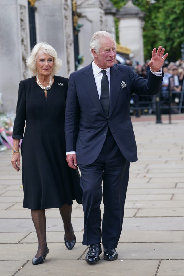 el rey charles iii y camilla, reina consorte