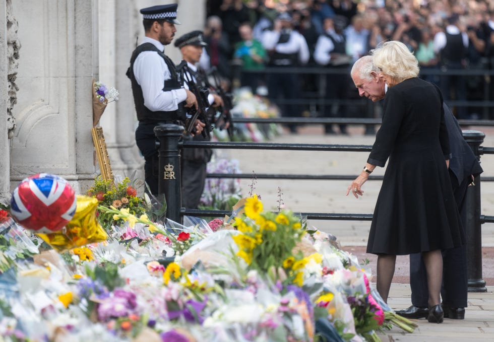 the nation mourns the death of queen elizabeth ii