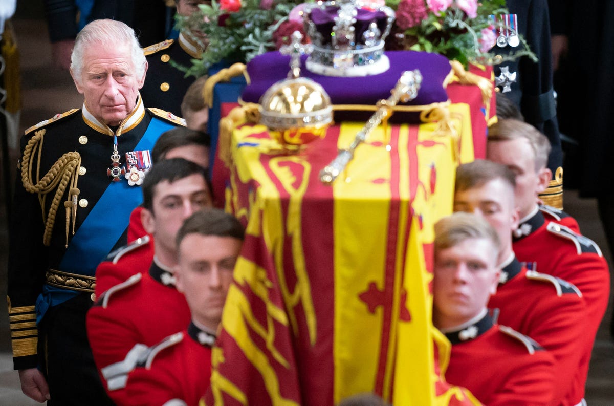 CBS News' Vladimir Duthiers on Queen Elizabeth II Funeral