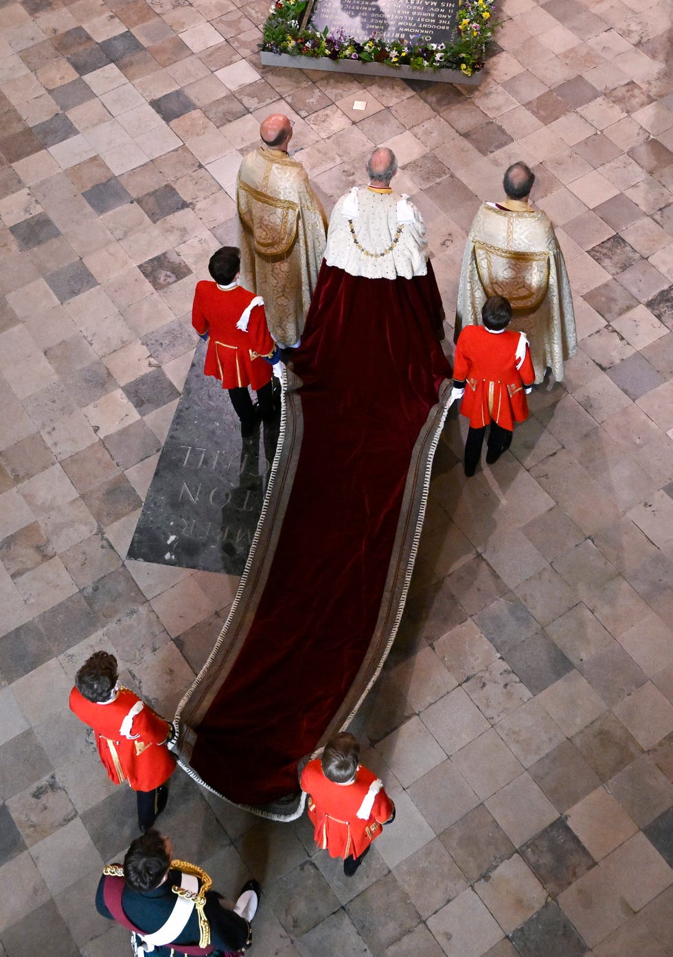 el rey carlos iii con su capa en westminter