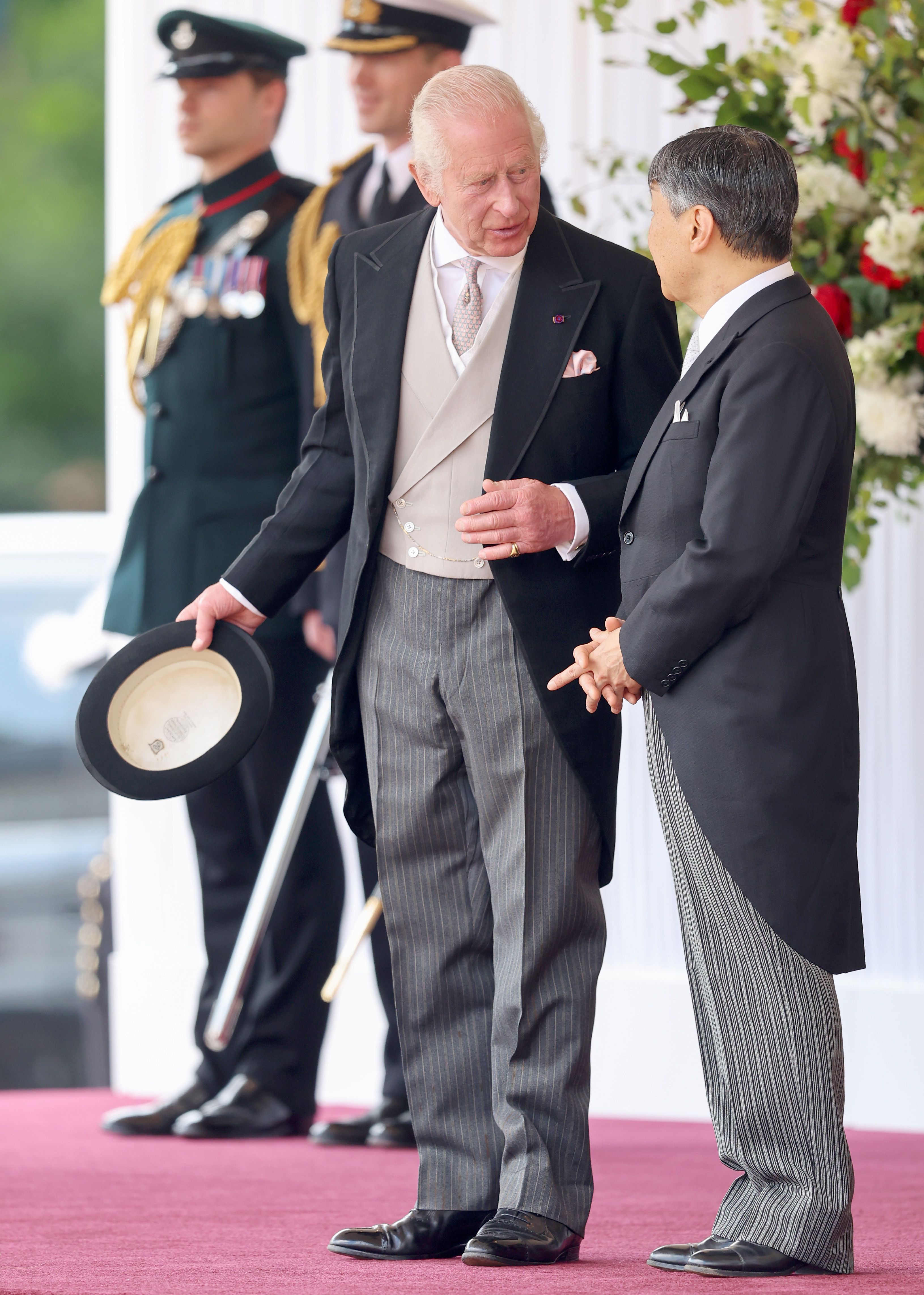 天皇皇后両陛下が英国を公式訪問、チャールズ国王夫妻主催の歓迎式典u0026晩さん会のベストショット｜ハーパーズ バザー（Harper's BAZAAR）公式