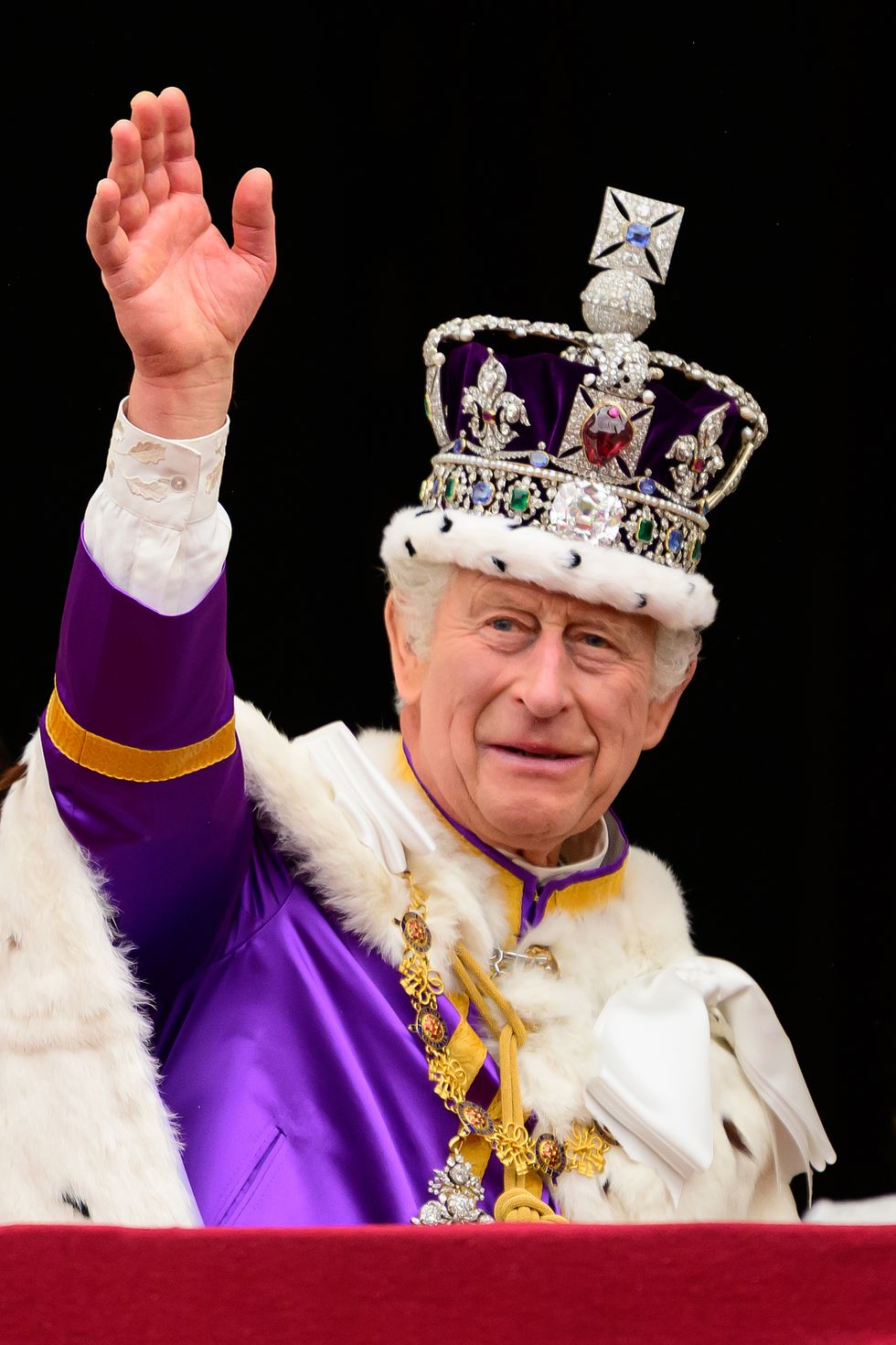 英王只能戴一次的王冠？英國查爾斯三世加冕典禮戴「聖愛德華王冠」等皇室珠寶正式成為英國國王