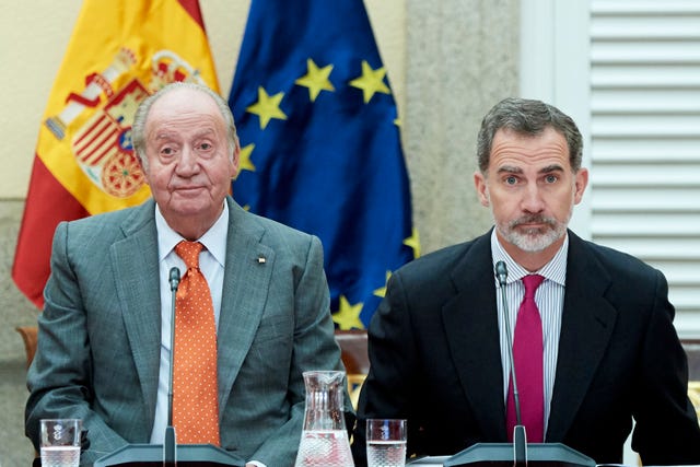 juan carlos, almuerza en zarzuela con su familia