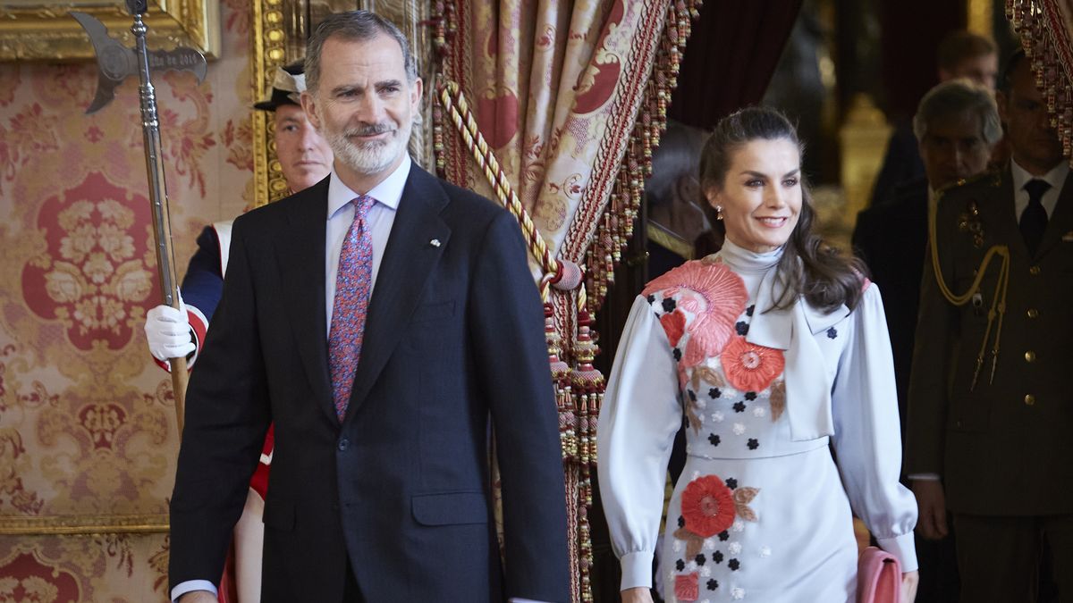 preview for Letizia Ortiz e re Felipe VI con la nazionale di pallamano