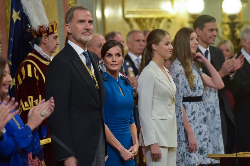 los reyes felipe y letizia, la princesa leonor y la infanta sofia en la jura de la constitucion de leonor