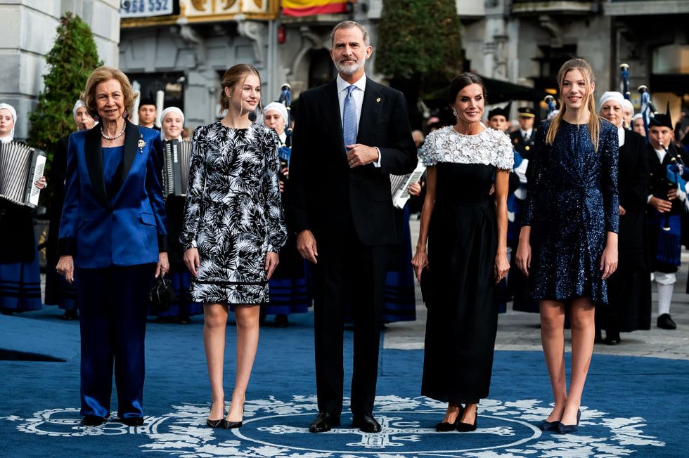 los reyes y sus hijas en los premios princesa de asturias 2022
