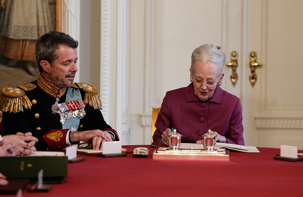 Queen Margarete officially signs abdication