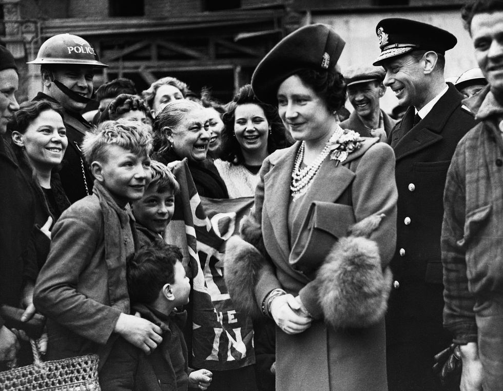 king and queen visit london blitz areas