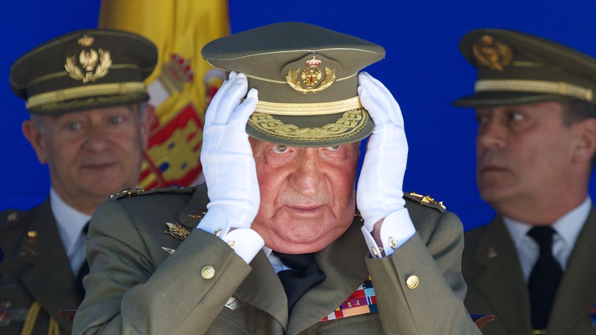 preview for Primeras imágenes del rey Juan Carlos I en España