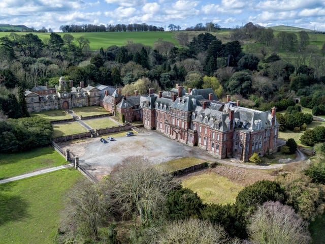 Historic Kinmel Hall For Sale in Wales For ﻿£750,000