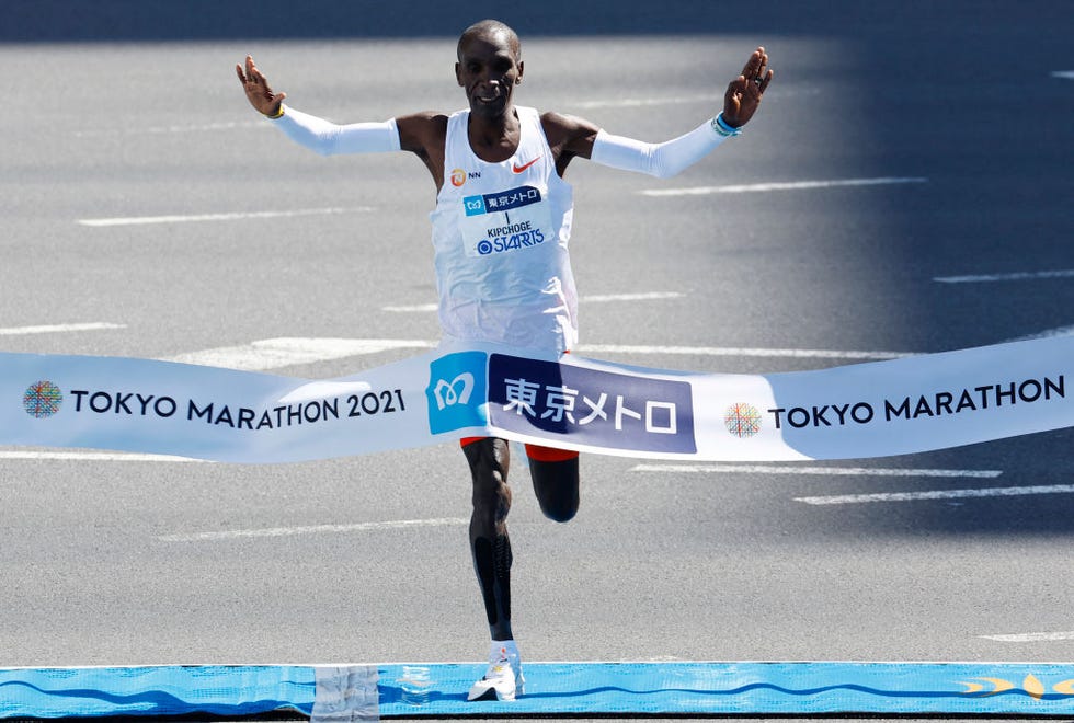 eliud kipchoge gana el maratón de tokio