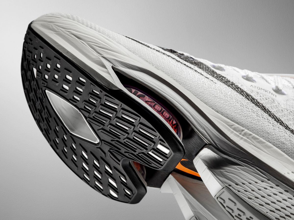 carbon plate on nike alphafly shoes