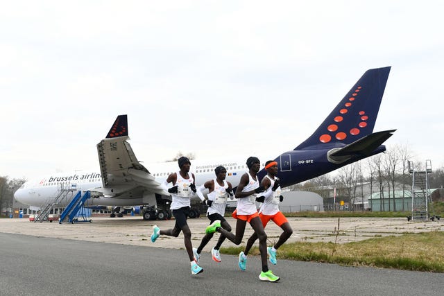 asalto al récord mundial de maratón en el aeropuerto de twente con eliud kipchoge