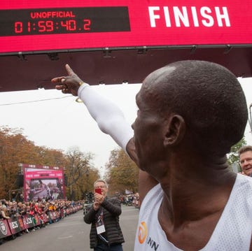 Kipchoge señala su tiempo en Viena kipchoge señala su tiempo en viena, donde terminó un maratón en menos de 2 horas