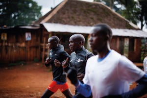 kipchoge and teammates running