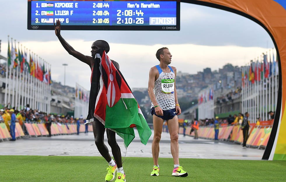 Kipchoge and Rupp at the finish line
