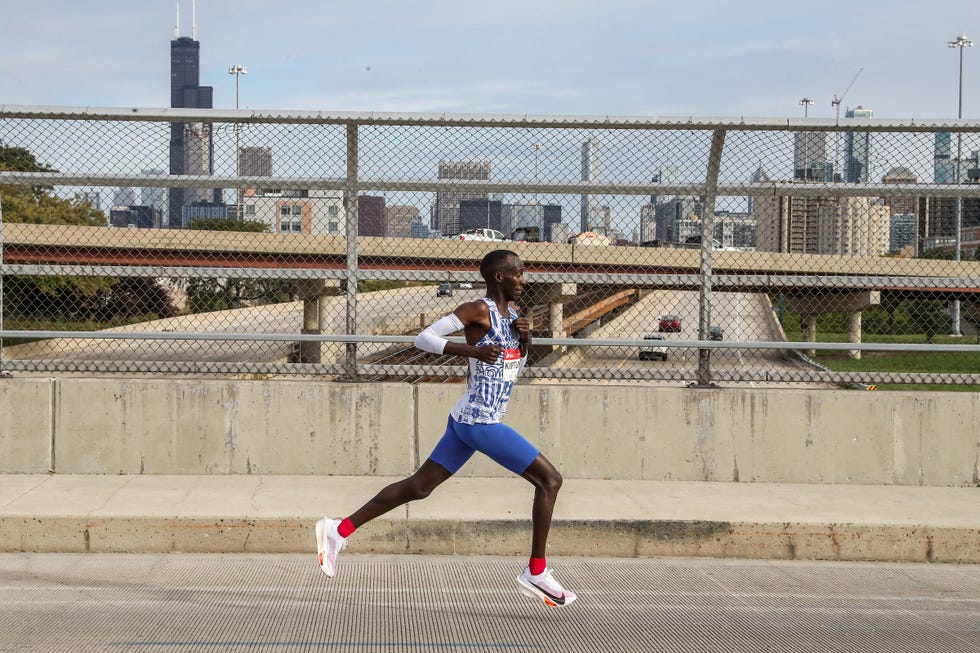 la comparacion de parciales de eliud kipchoge y kelvin kiptum
