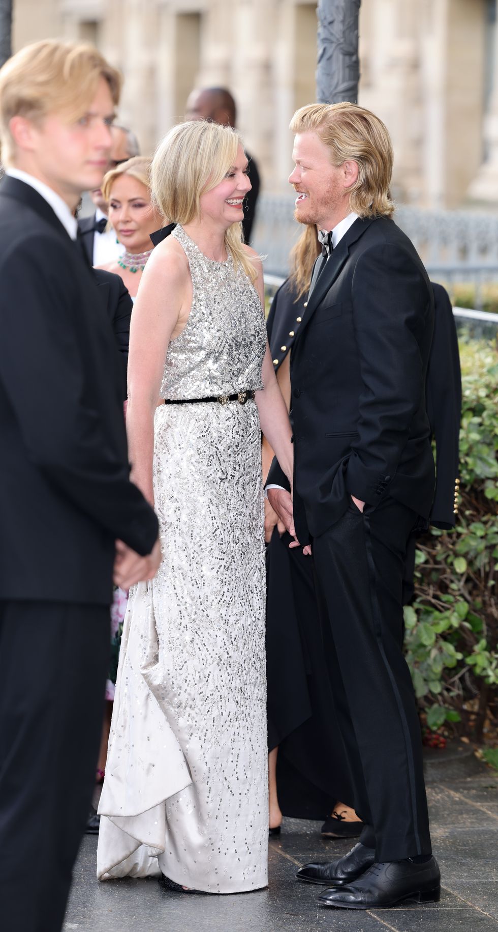 bal d'ete at the musée des arts décoratifs – outside arrivals