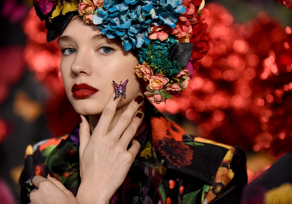 Hair, Face, Beauty, Lip, Head, Fashion, Eye, Close-up, Headpiece, Headgear, 