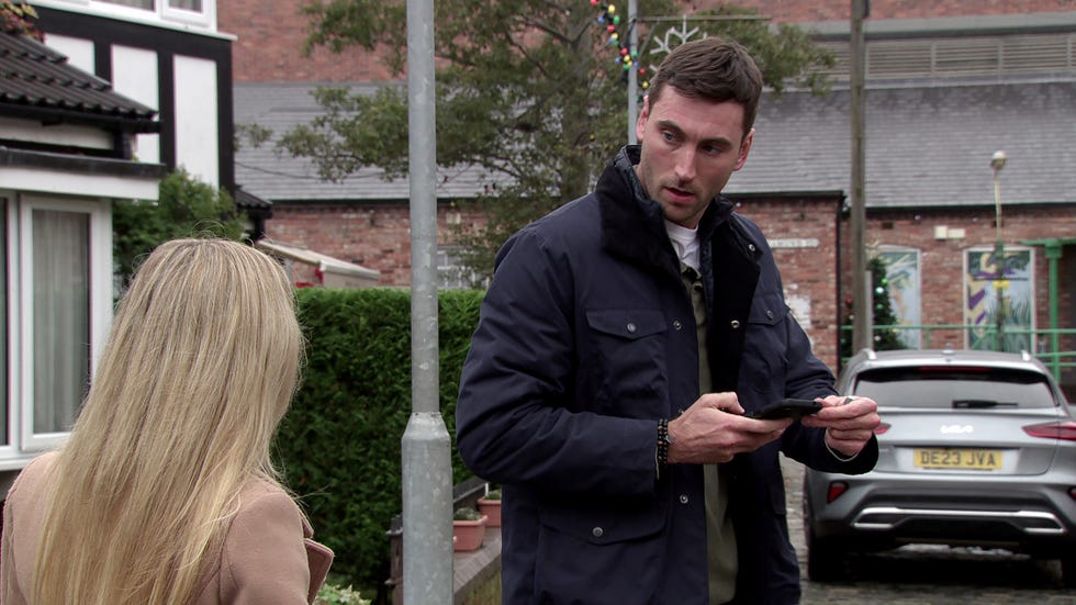 EMBARGOED 27/12/2024 00:01 Sarah Barlow, Kit, Coronation Street sarah barlow, kit, coronation street