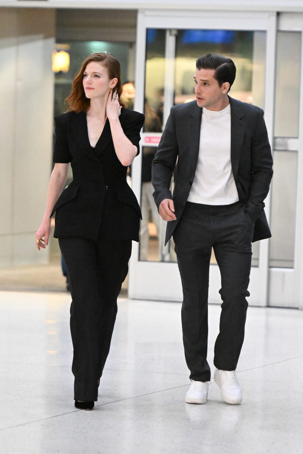 Kit Harington Y Rose Leslie: Trajes De Chaqueta A Juego