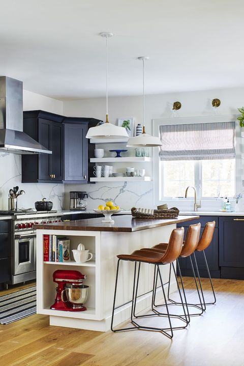 kitchen backsplash ideas, bright and airy kitchen with dark blue cabinetry and marble tile walls