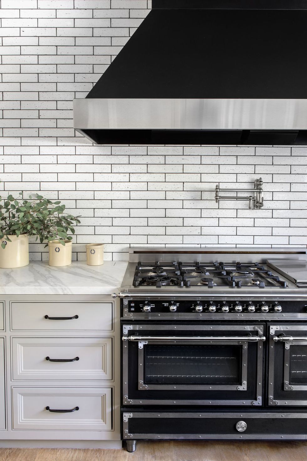 17 Fresh Subway Tile Kitchen Ideas - Stylish Backsplash Ideas