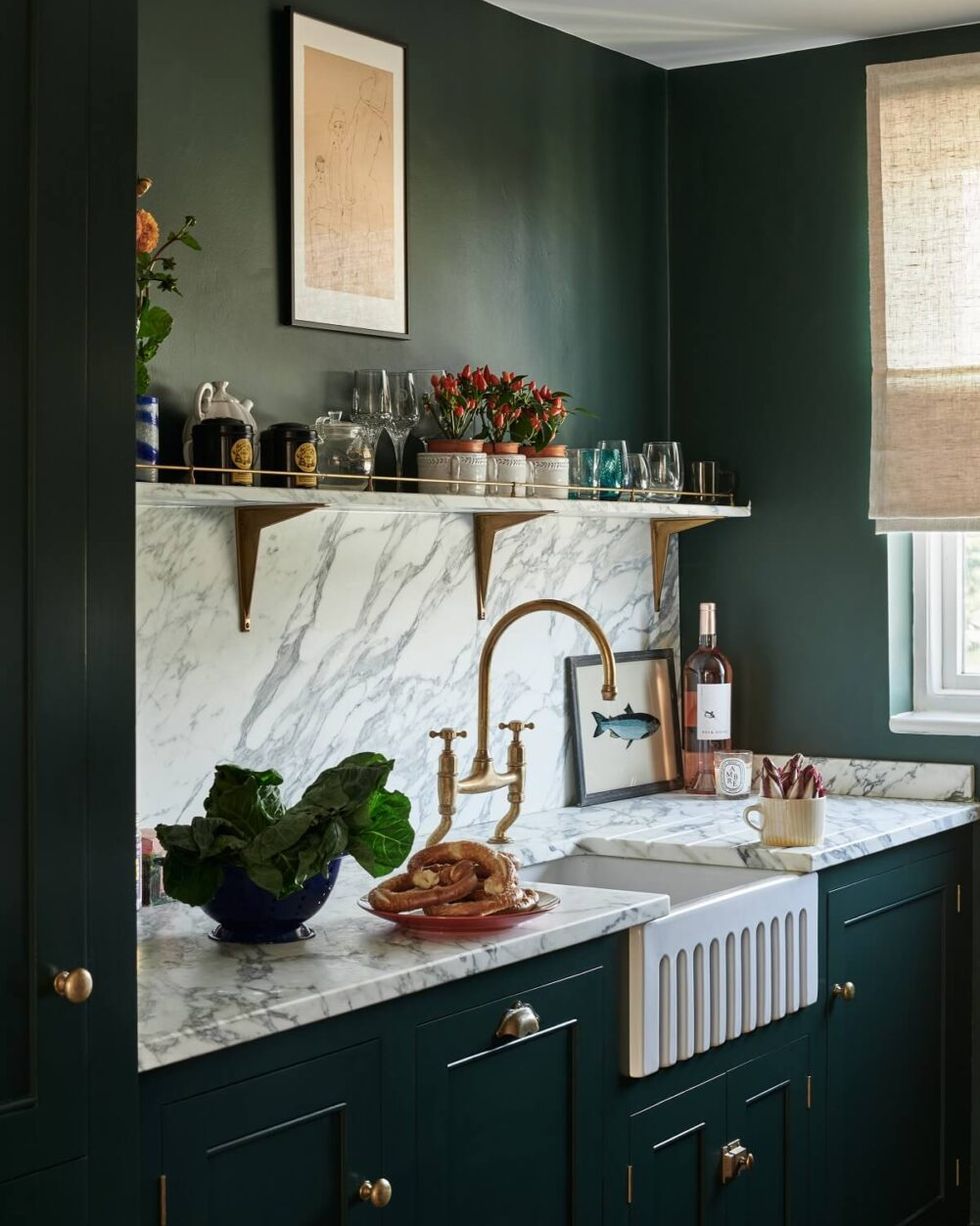 Cabinet and countertop combinations for a well-balanced kitchen
