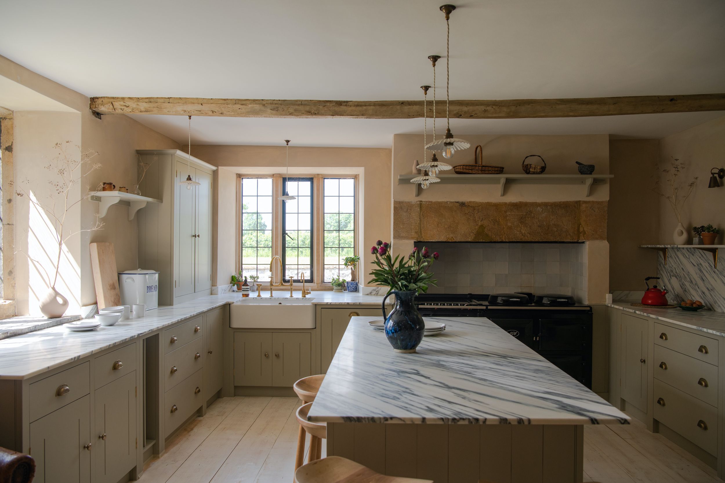 Cabinet And Countertop Combinations For A Well-balanced Kitchen