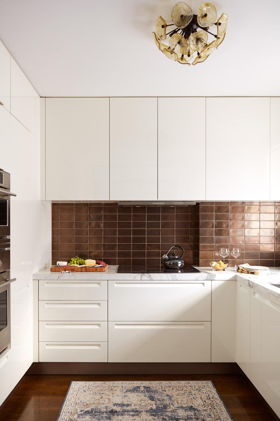 white kitchen cabinets