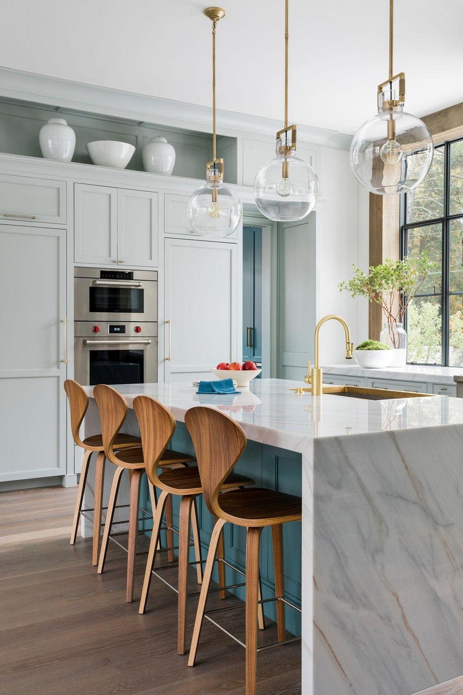 white kitchen cabinets