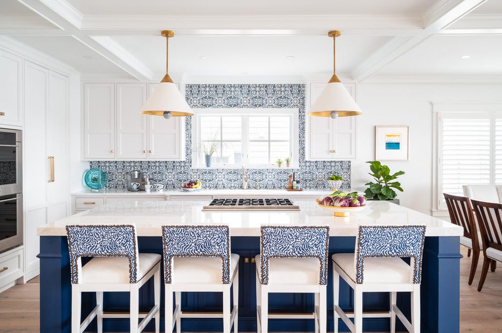 white kitchen cabinets