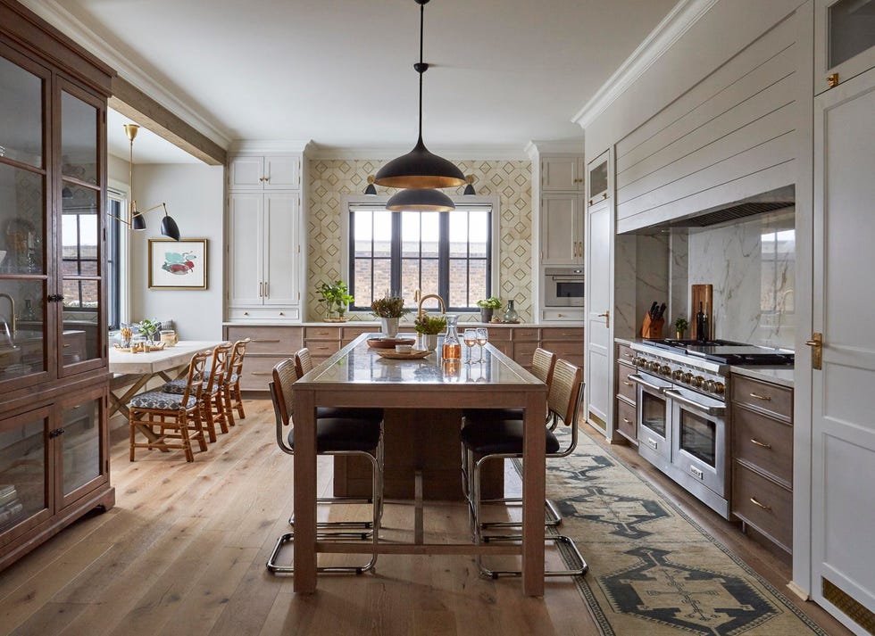 white kitchen cabinets