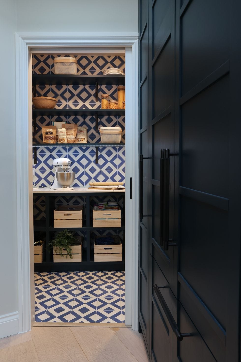 Upgrade Your Kitchen With These Stylish Pantry Door Ideas 2370