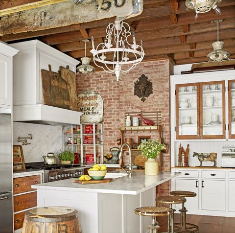 kitchen-lighting-ideas-vintage-chandelier