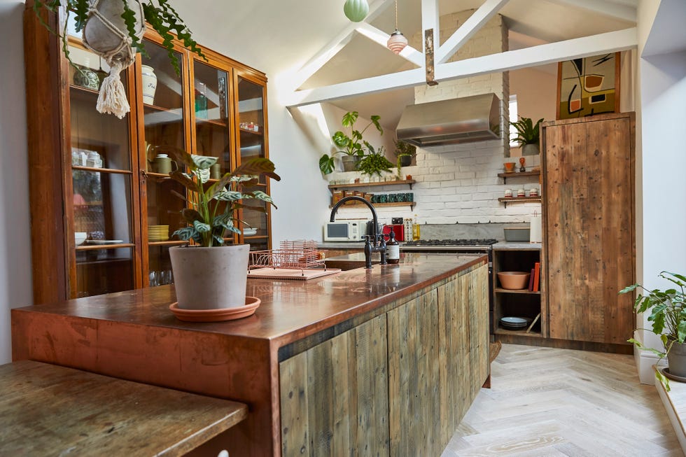 https://hips.hearstapps.com/hmg-prod/images/kitchen-renovation-repurposed-outbuilding-greenwich-south-london-before-cabinet-64e5e19bd0f7f.jpeg?resize=980:*